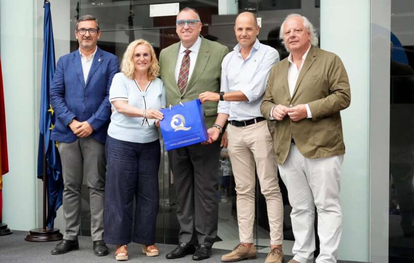Fuengirola ha otenido las Banderas Q de Calidad y S de Sostenibilidad en todas sus playas
