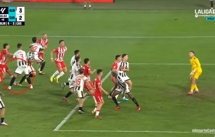 INDIGNACIÓN ARBITRAL EN CASTELLÓN PORQUE EL 3-2 DEL ALMERÍA NO DEBIÓ SUBIR AL MARCADOR
