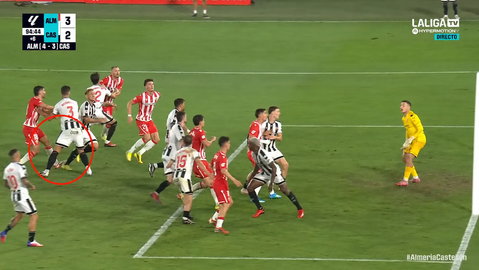 INDIGNACIÓN ARBITRAL EN CASTELLÓN PORQUE EL 3-2 DEL ALMERÍA NO DEBIÓ SUBIR AL MARCADOR