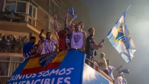 Así te hemos contado la celebración del ascenso del Málaga CF a Primera División 3 JUGADORES DEL MÁLAGA CANTANDO CAMINO A LA DIVINA PASTORA