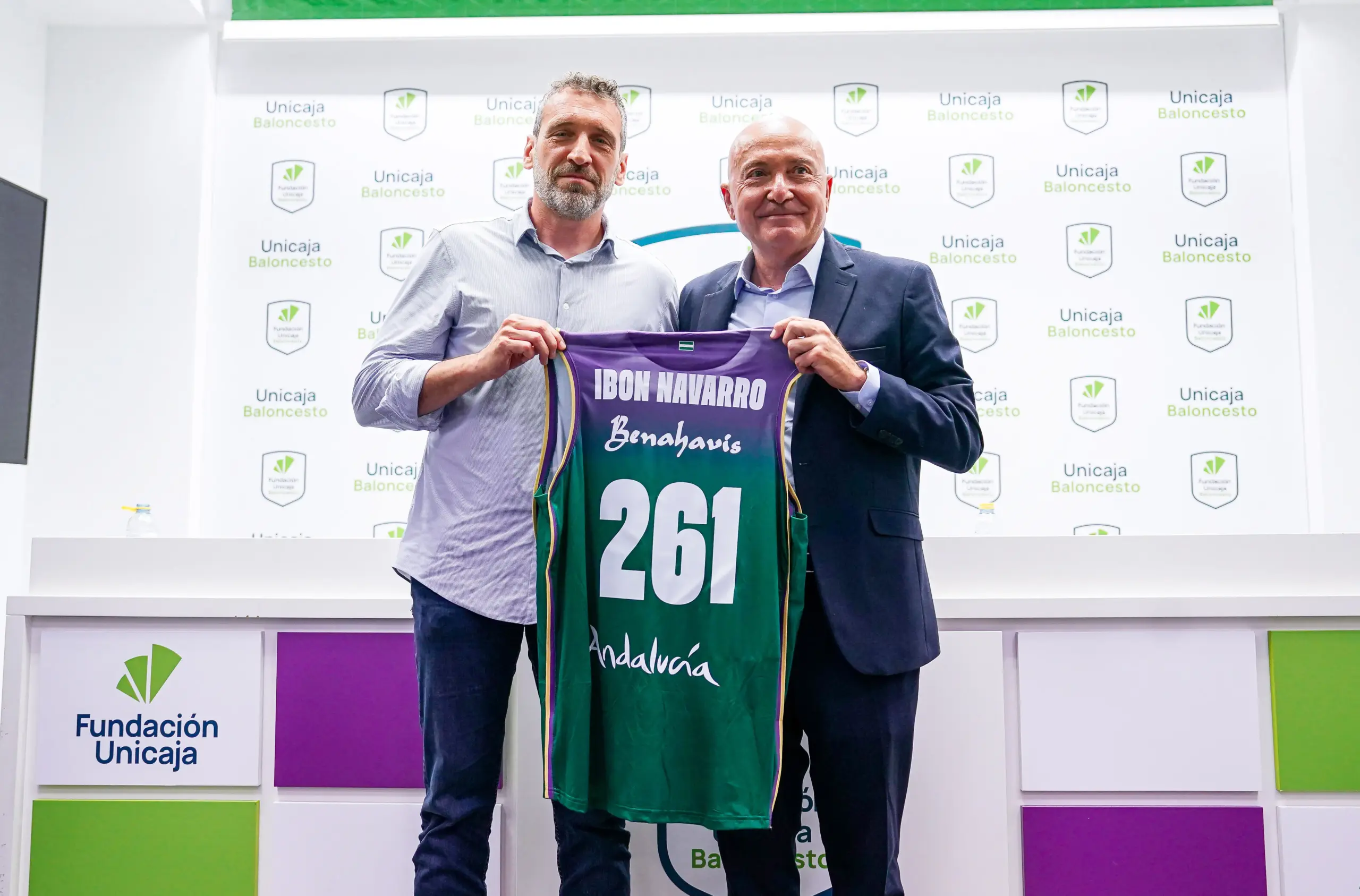 LOPEZ NIETO E IBON NAVARRO CON LA CAMISETA DE LOS 261 PARTIDOS DE IBON