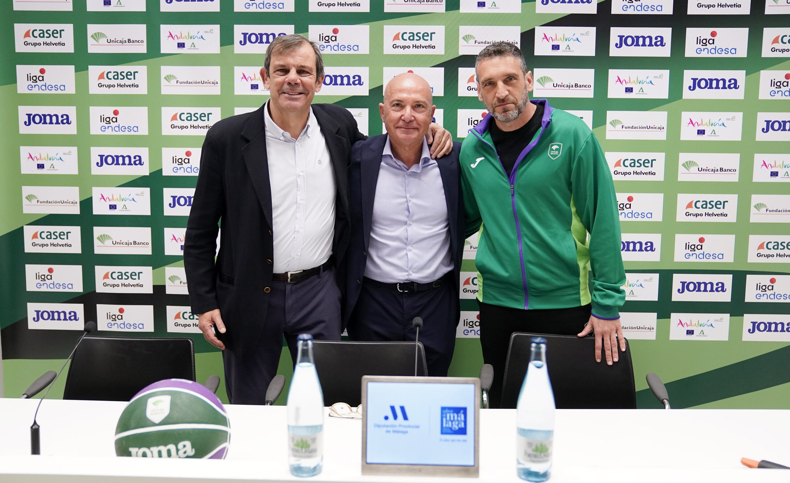 LOS ESCENARIOS NEGOCIADORES CON EL UNICAJA PARA EL BANQUILLO