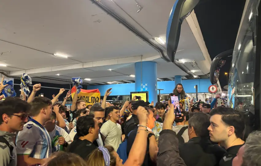 ¡Así ha sido el recibimiento al Málaga CF en el aeropuerto!