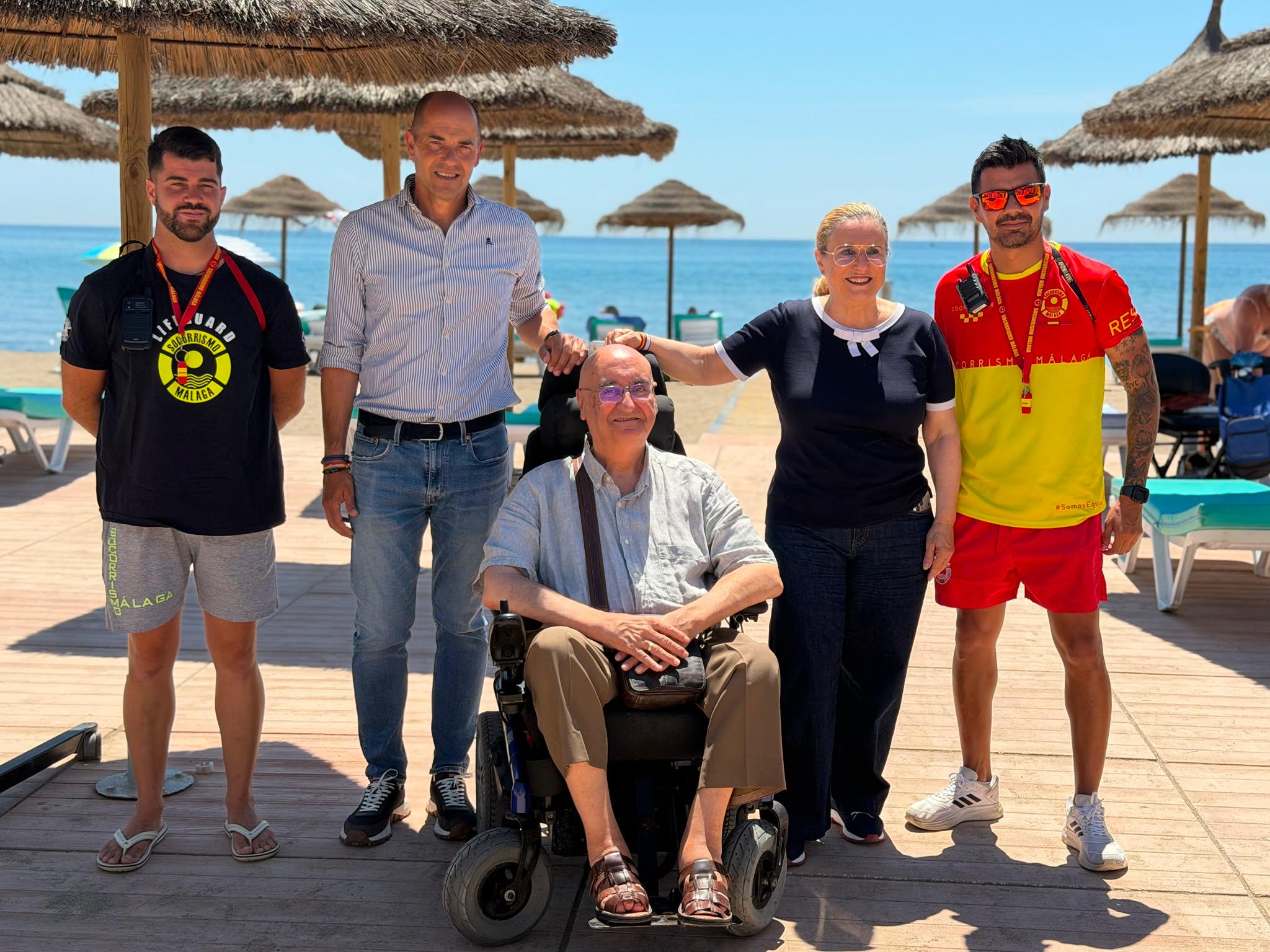 Radio Marca 34 Mula y Sanchez junto a profesionales y usuarios de la parcela adaptada de la playa de Las Gaviotas