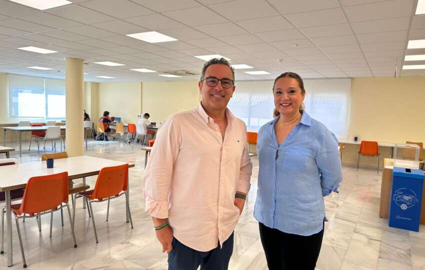 Romero y Bravo informan del horario de verano de la sala de estudios de la Tenencia de Alcaldia de Los Boliches