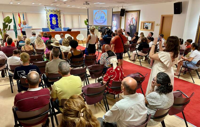 Un momento del acto lectura de manifiesto con motivo del Dia Internacional del Orgullo LGBTIQ