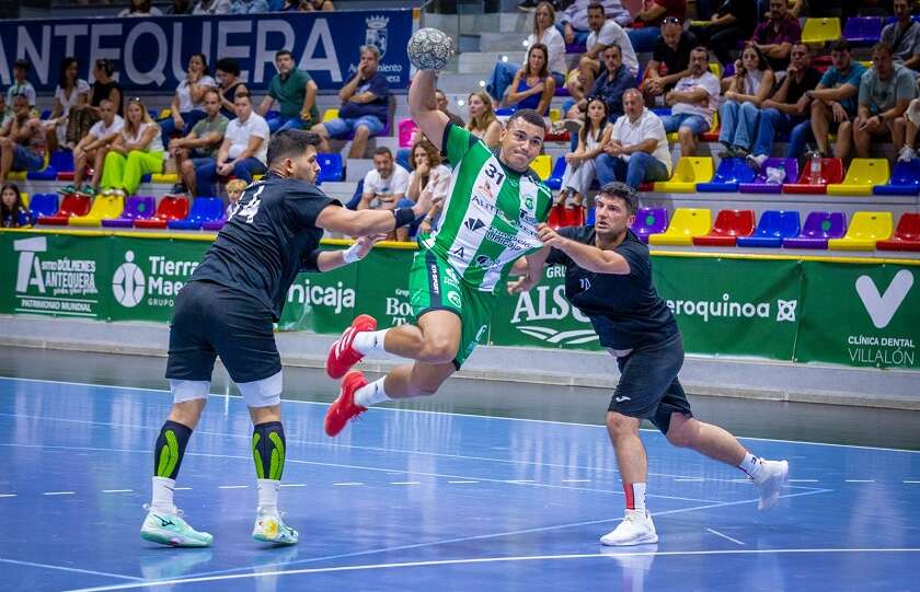 Jeremy Figueredo, primer jugador renovado del Dólmenes Antequera