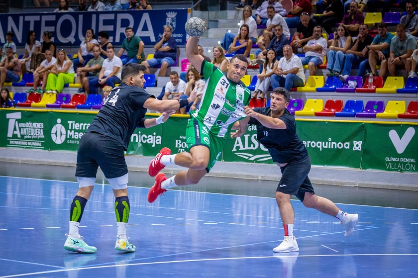 Jeremy Figueredo, primer jugador renovado del Dólmenes Antequera