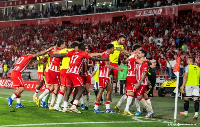 El Almería espera rival en la final del playoff tras un triunfo agónico ante el Castellón