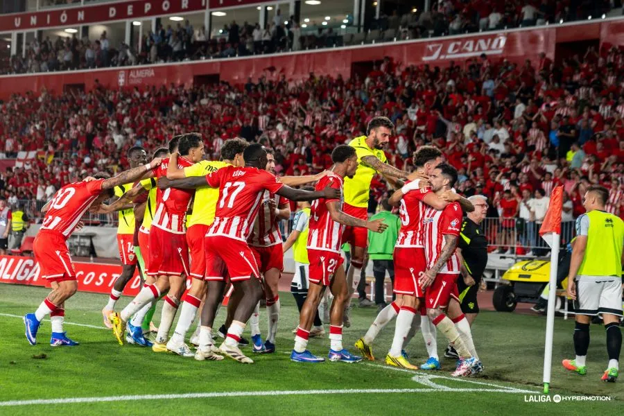 El Almería espera rival en la final del playoff tras un triunfo agónico ante el Castellón