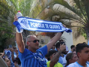 GALERÍA | El último aliento de la afición del Málaga CF antes de ir a Almería 14 bandera por que te quiero 6 11zon