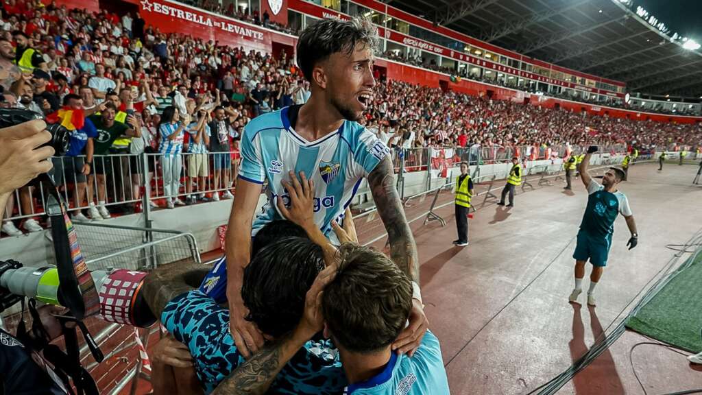 CRÓNICA | HIJOS DE UNA OBSESIÓN: EL MÁLAGA CF ASCIENDE A PRIMERA DIVISIÓN TRAS GANAR EN ALMERÍA 1 CRÓNICA | HIJOS DE UNA OBSESIÓN: EL MÁLAGA CF ASCIENDE A PRIMERA DIVISIÓN TRAS GANAR EN ALMERÍA