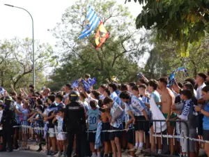 GALERÍA | El último aliento de la afición del Málaga CF antes de ir a Almería 9 despedida autobus malag almeria 12 11zon