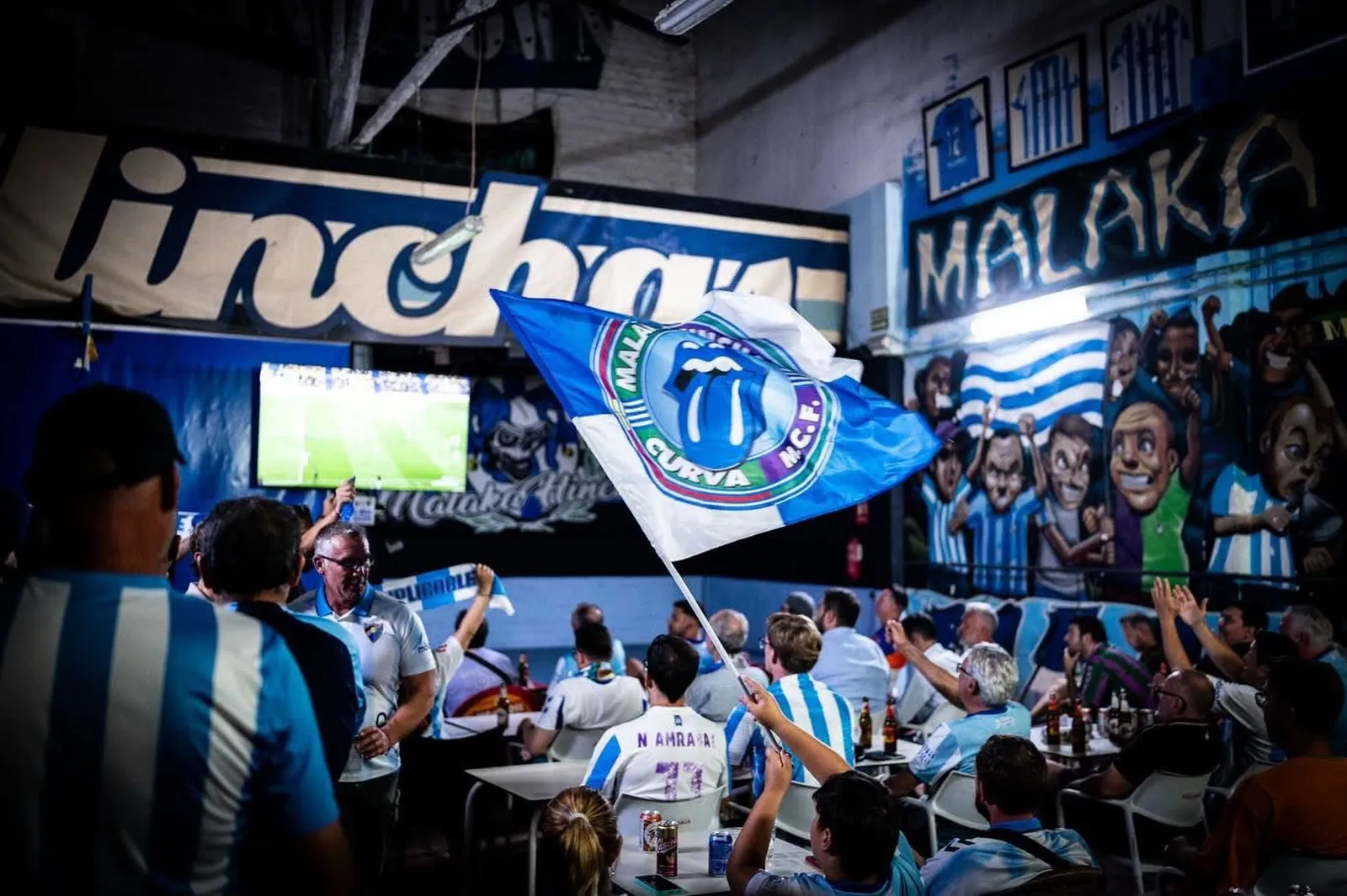 El Ayuntamiento autoriza las pantallas en las terrazas de los bares para seguir el playoff del Málaga CF