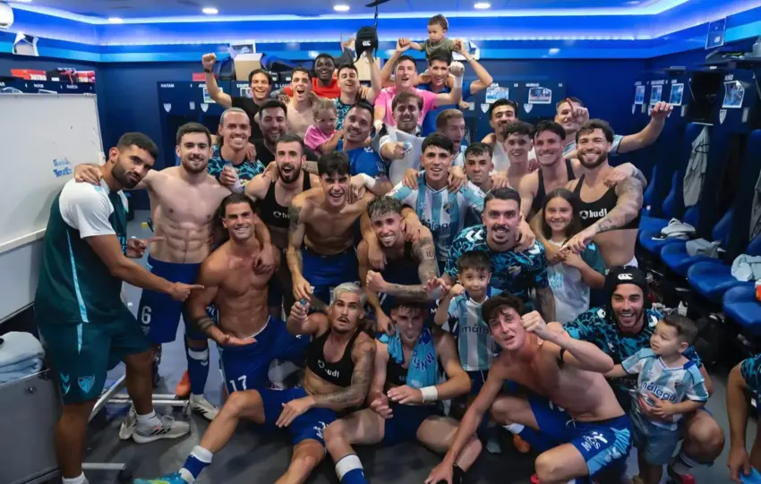 El guiño del vestuario del Málaga CF con Luismi Sánchez