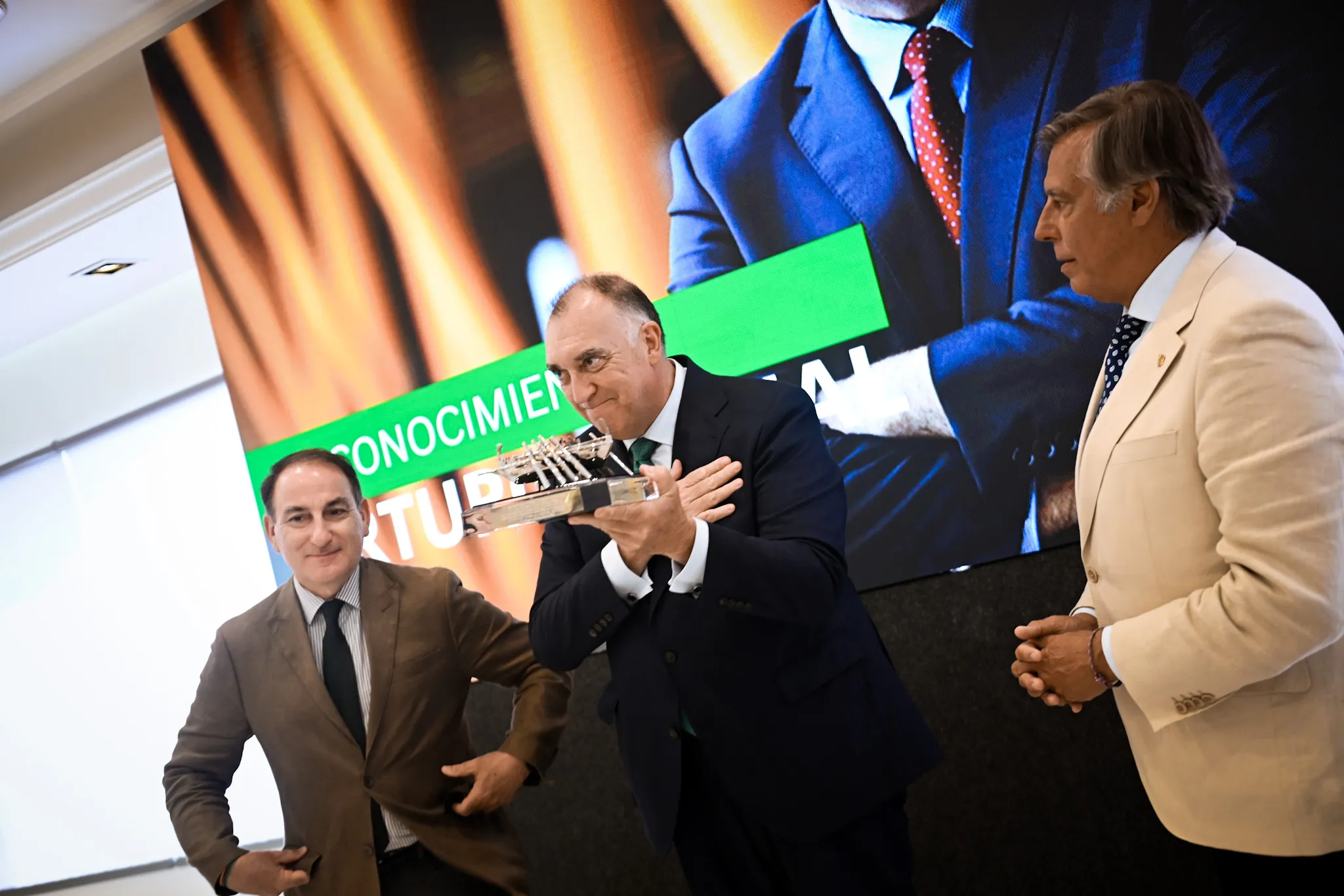 3 - HOMENAJE ARTURO BERNAL