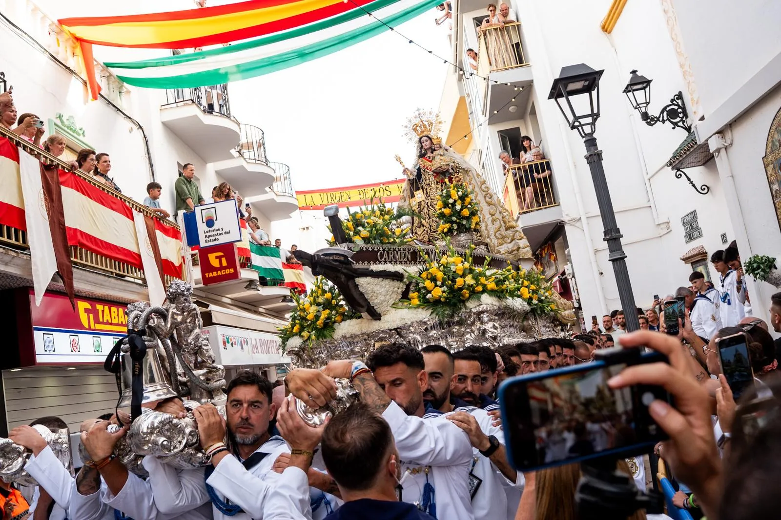 Miles de torremolinenses arropan a la Virgen del Carmen en una multitudinaria procesión por las calles y el mar 12 51 - VIRGEN DEL CARMEN TORREMOLINOS