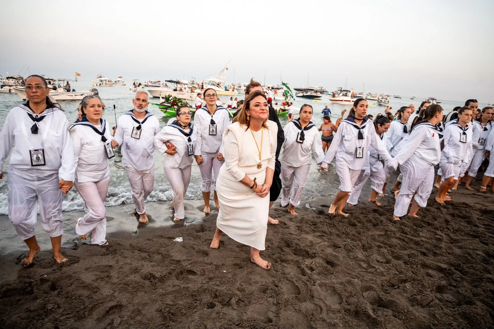 Miles de torremolinenses arropan a la Virgen del Carmen en una multitudinaria procesión por las calles y el mar 10 56 - VIRGEN DEL CARMEN TORREMOLINOS