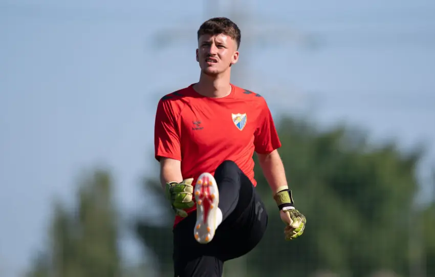 ANDRÉS CÉSPEDES MEDITA SOBRE SU FUTURO EN EL MÁLAGA CF
