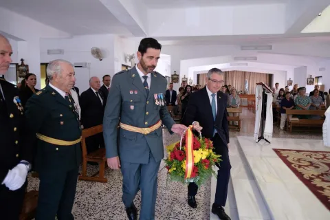 Radio Marca 39 Alcalde junto al teniente de la Guardia Civil.jpg
