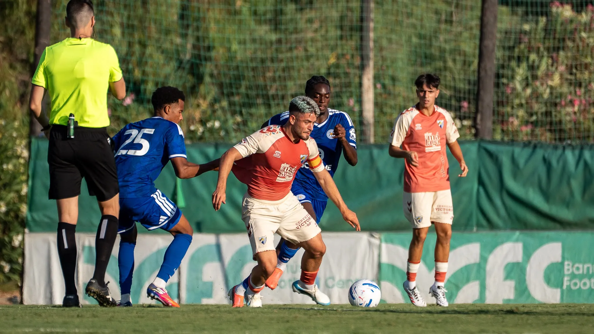 Dani Lorenzo: "Jugar ante equipos con este físico es lo que nos espera en Primera División"