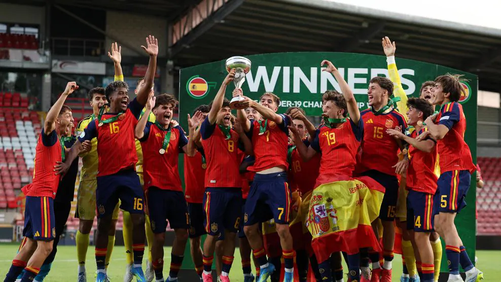 España se alza con el Europeo Sub-19 con dos malagueños en sus filas