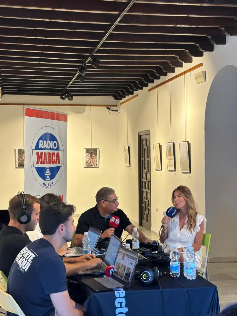 Radio MARCA Málaga distingue a Ana Carmen Mata con su Escudo de Oro 3 IMG 4410 3 11zon