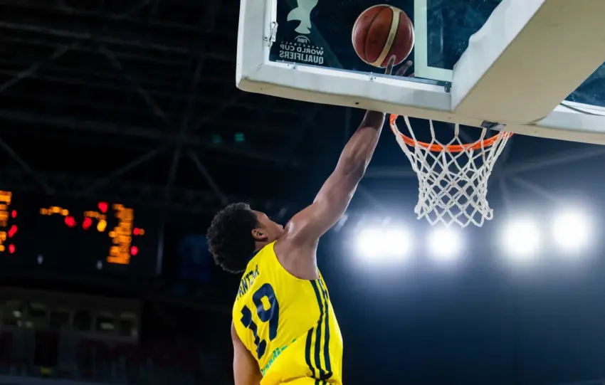 Melwin Pantzar y Olek Balcerowski cumplen en sus partidos internacionales