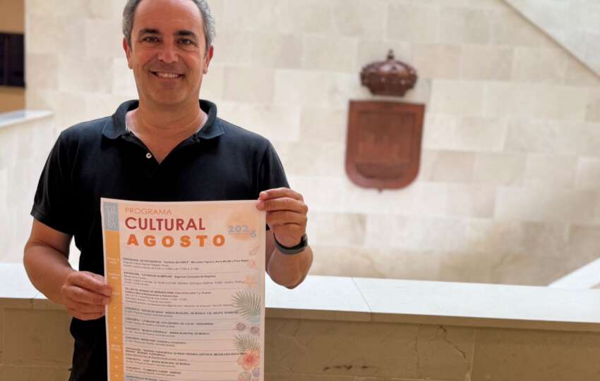 Rodrigo Romero presenta la programacion cultural del mes de agosto