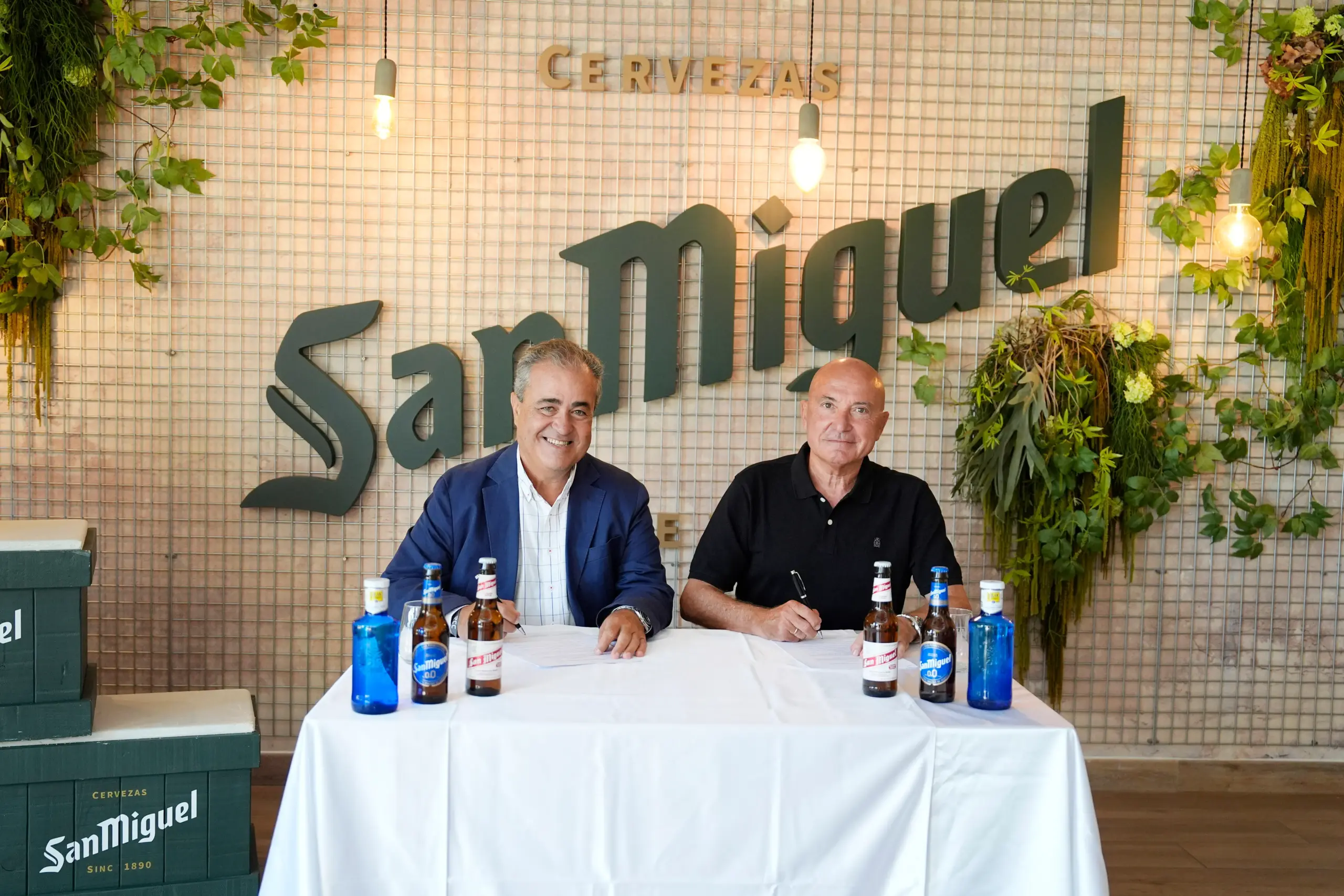 Unicaja Baloncesto renueva con San Miguel por cinco temporadas más 2 SAN MIGUEL LÓPEZ NIETO Y UNICAJA (2)
