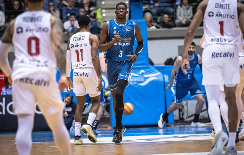 UNA PLANTILLA DEL UNICAJA CON 14-15 JUGADORES