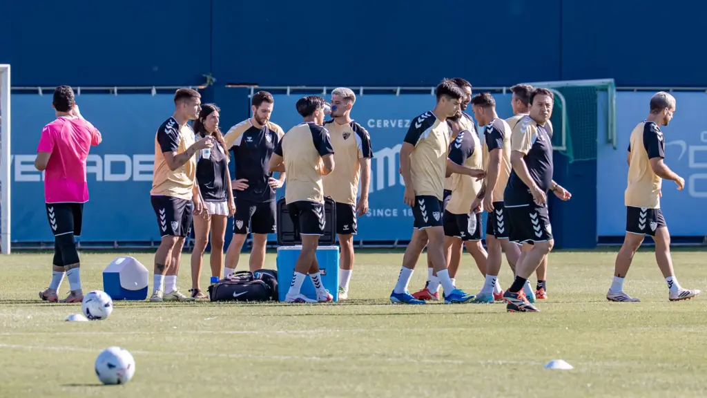 entrenamiento malaga anexo pretemporada agua 18 11zon