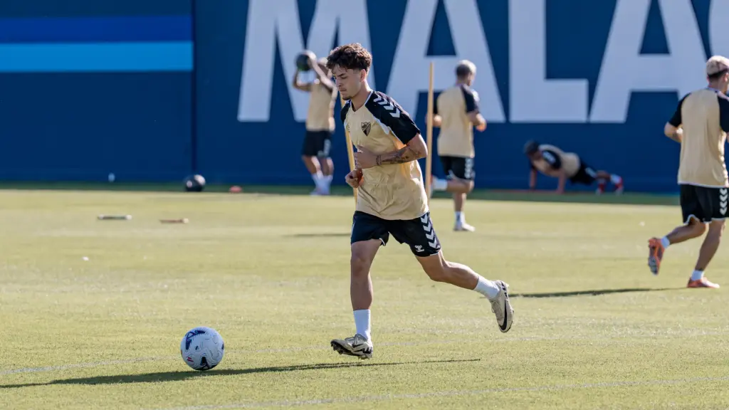 juani control balon entrenamiento malaga 27 11zon