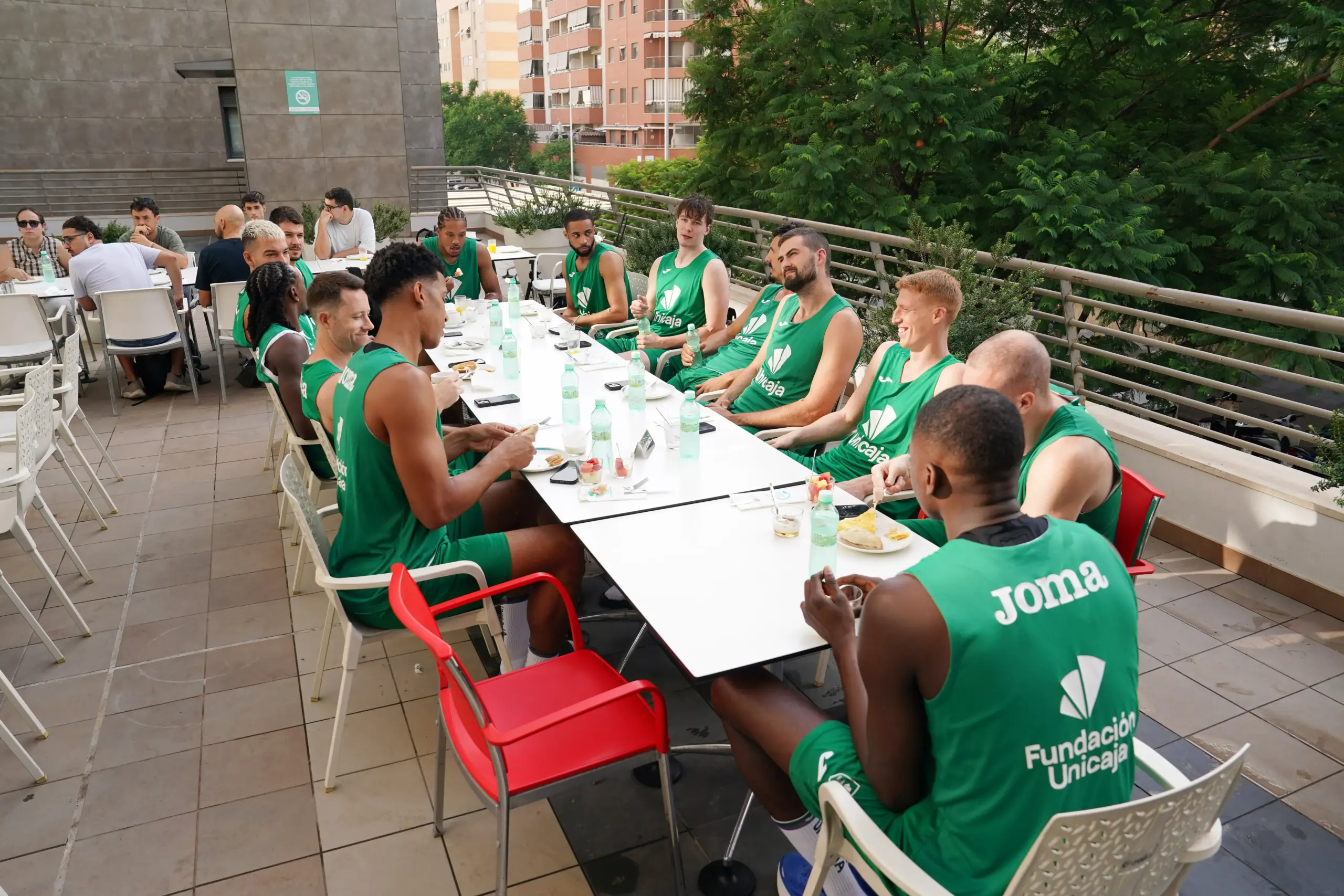 Hospital Quirónsalud Málaga arranca una nueva pretemporada junto al Unicaja 3 2 - DESAYUNO UNICAJA QUIRÓN SALUD