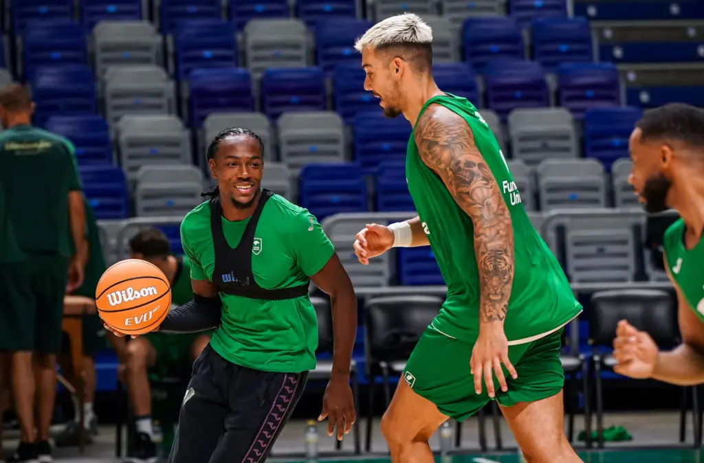 El Unicaja realiza su primer entrenamiento grupal de la 'etapa Txus Vidorreta' 3 3 - PRIMER ENTRENAMIENTO UNICAJA VIDORRETA