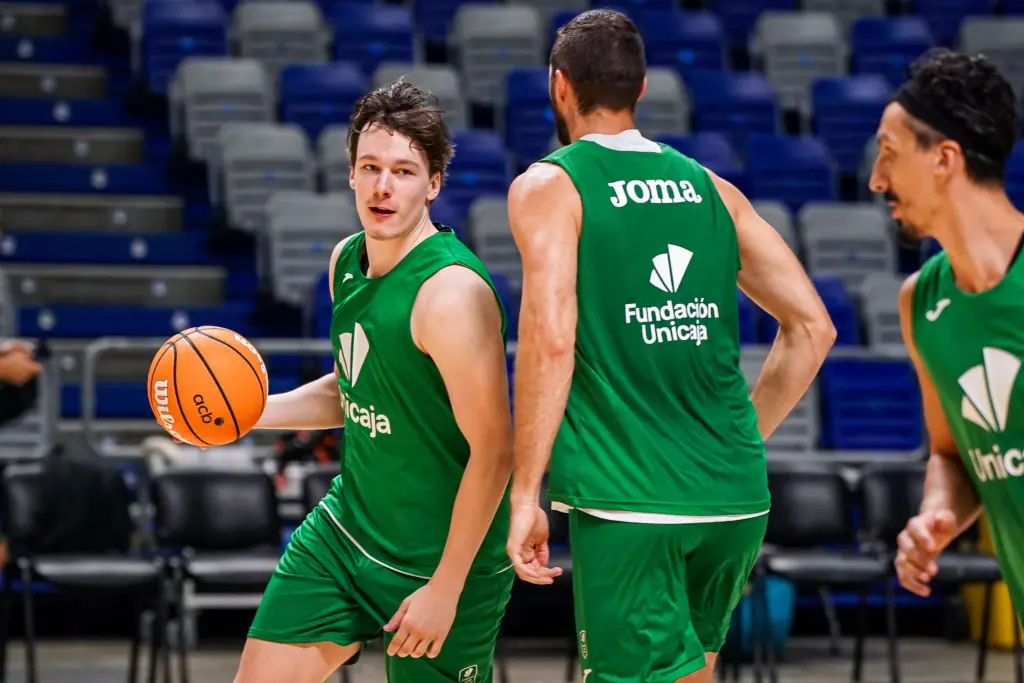 El Unicaja realiza su primer entrenamiento grupal de la 'etapa Txus Vidorreta' 4 4 - PRIMER ENTRENAMIENTO UNICAJA VIDORRETA