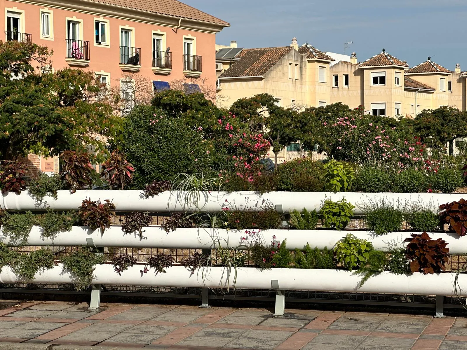 40 - JARDINES VERTICALES FUENGIROLA
