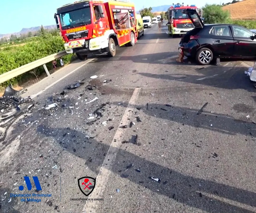Seis heridos en un accidente de tráfico en la localidad malagueña de Pizarra 2 58 - ACCIDENTE PIZARRA