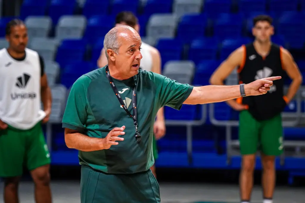 El Unicaja realiza su primer entrenamiento grupal de la 'etapa Txus Vidorreta' 1 6 - PRIMER ENTRENAMIENTO UNICAJA VIDORRETA