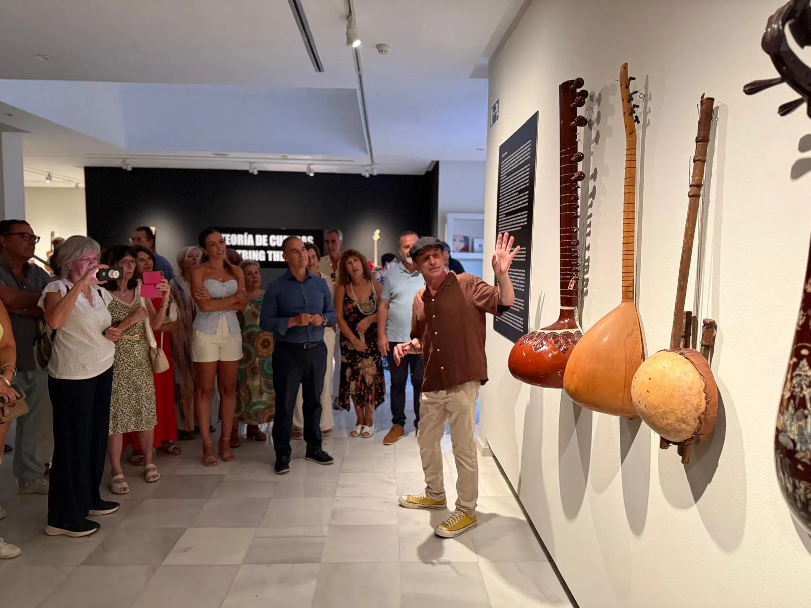 Benalmádena inaugura ‘Teoría de Cuerdas’, un recorrido por los instrumentos de cuerda de diferentes culturas del mundo 2 8 - TEORÍA DE LAS CUERDAS BENALMADENA