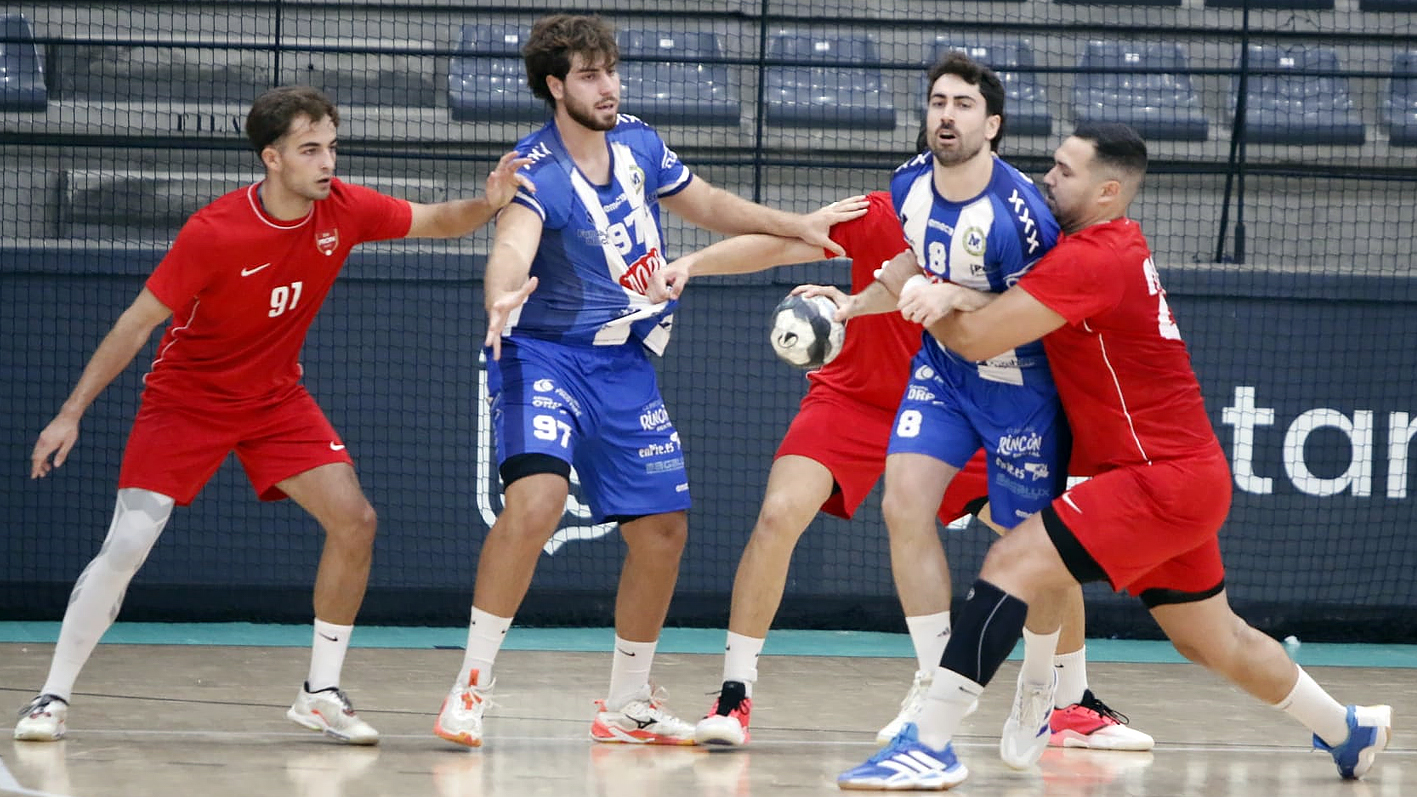 Radio Marca 26 CONSUEGRA Y VILAR ENTRE TRES CONTRARIOS DEL CAJASOL FOTO RAUL ROMERO