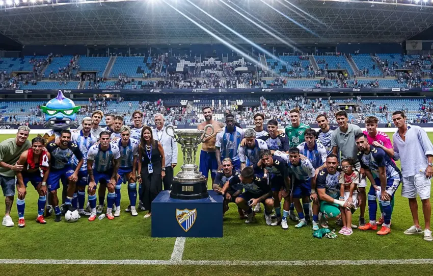 CRÓNICA MÁLAGA CF VS FULHAM TROFEO COSTA DEL SOL CON TROFEO