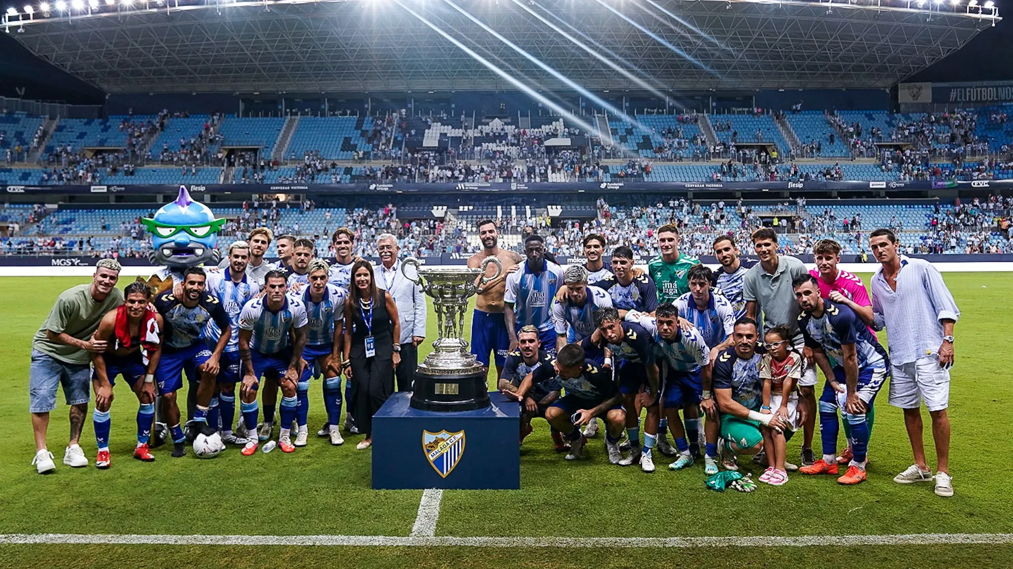 CRÓNICA MÁLAGA CF VS FULHAM TROFEO COSTA DEL SOL CON TROFEO