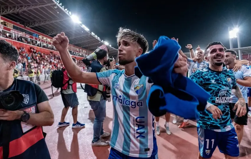 DAVID LARRUBIA CELEBRA EL ASCENSO A PRIMERA DIVISIÓN