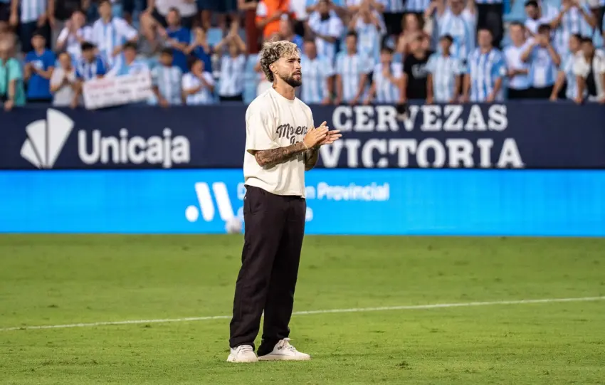 Dani Sánchez, ovacionado y manteado, dice adiós al Málaga en La Rosaleda