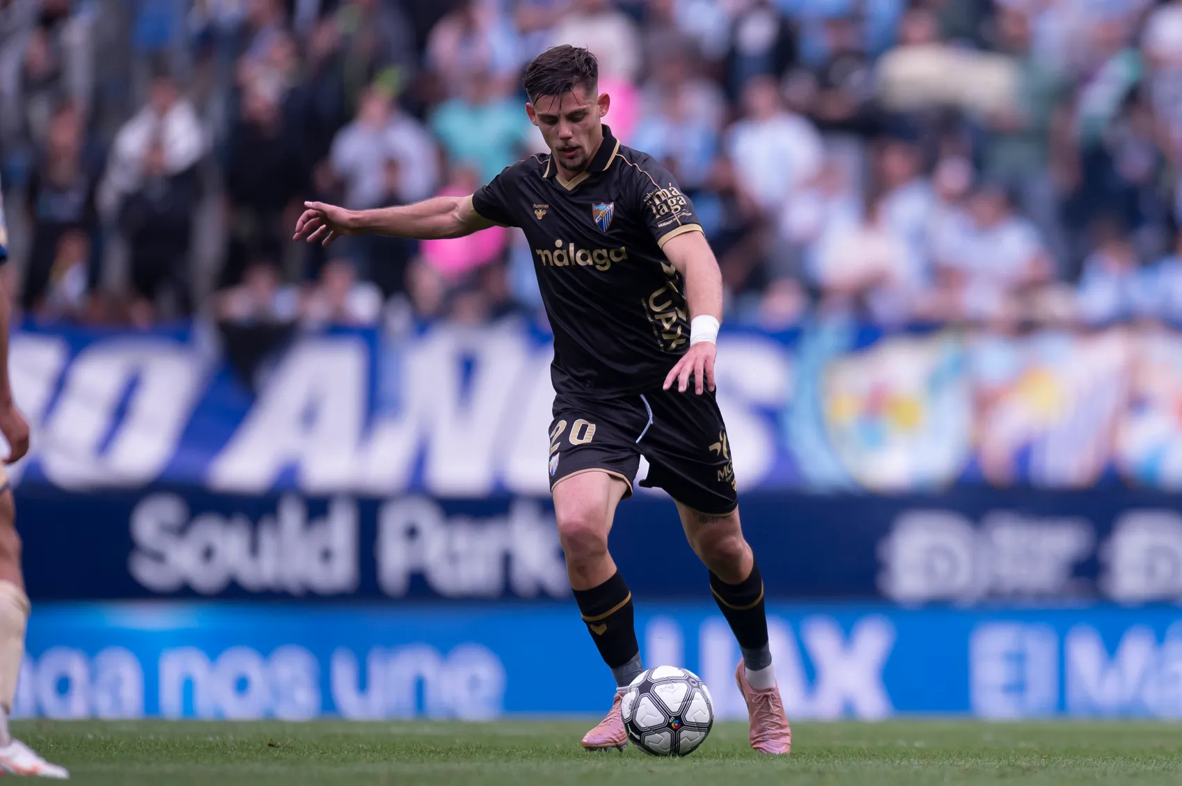 EL CÁDIZ VALORA EL FICHAJE DE MONTERO
