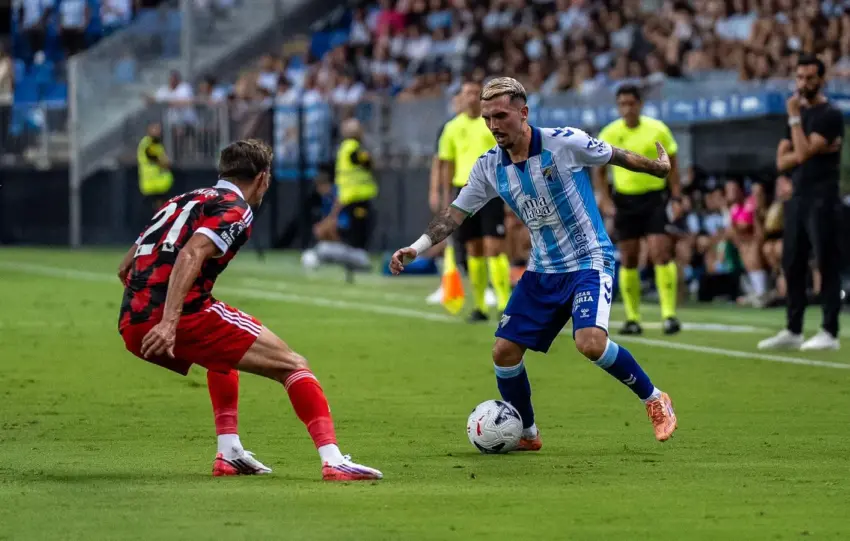 Joaquin Munoz regate Malaga CF Fulham