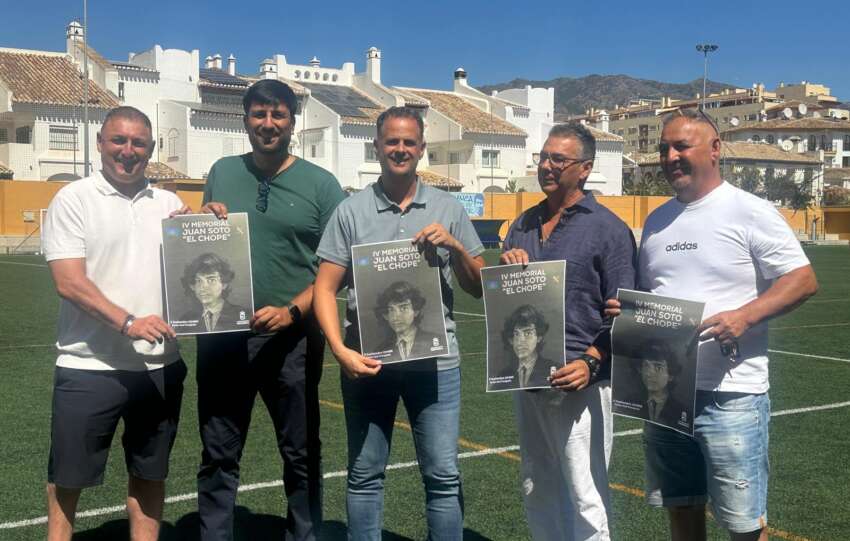 Julio Rodriguez e Isaac Vargas junto a colaboradores del evento han presentado el memorial Juan Soto