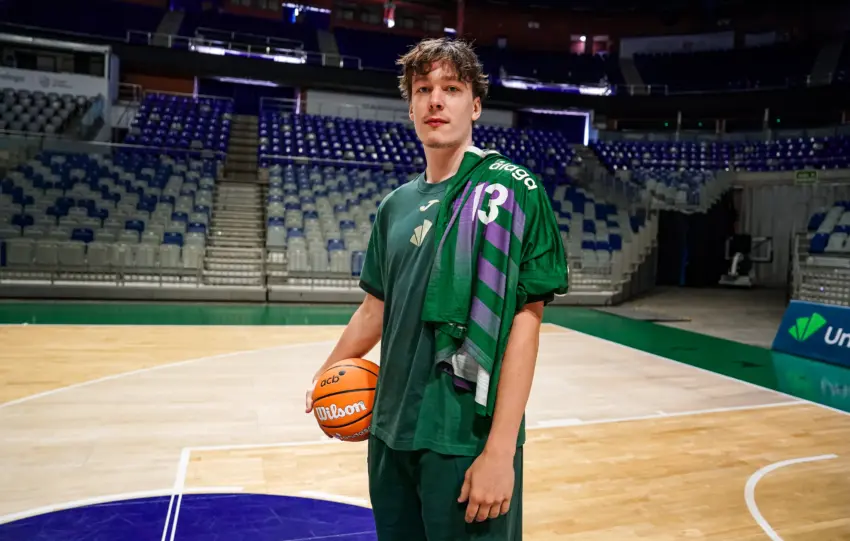 SIMONAS LUKOSIUS EN SU PRESENTACIÓN CON EL UNICAJA