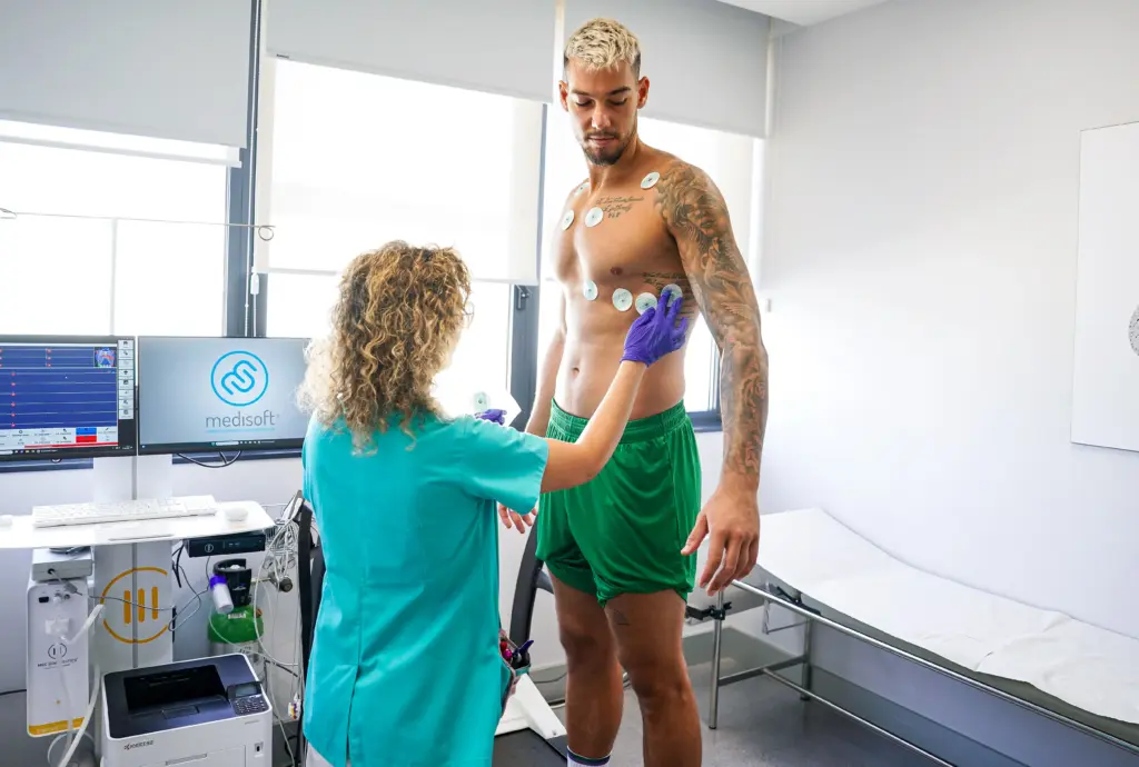 La vuelta al trabajo: el día 1 de la 'era Txus Vidorreta' en el Unicaja 4 WILLY RECONOCIMIENTO MÉDICO (2)